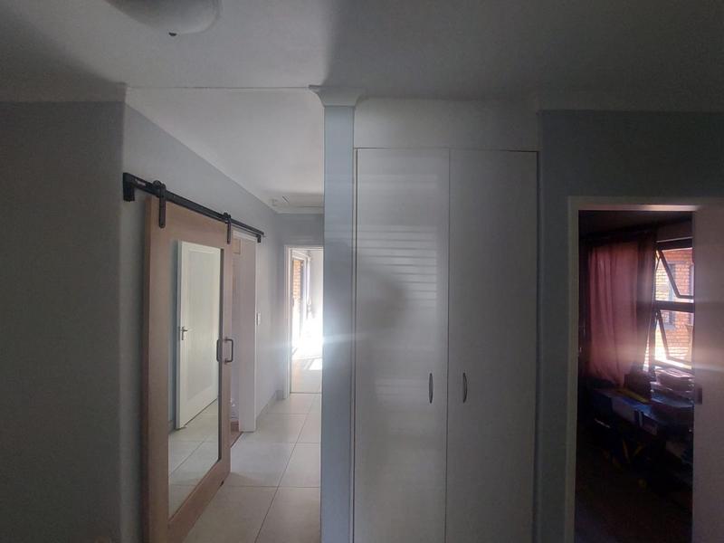 5 Bedroom Property for Sale in Greenhills Gauteng