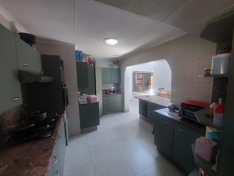 5 Bedroom Property for Sale in Greenhills Gauteng