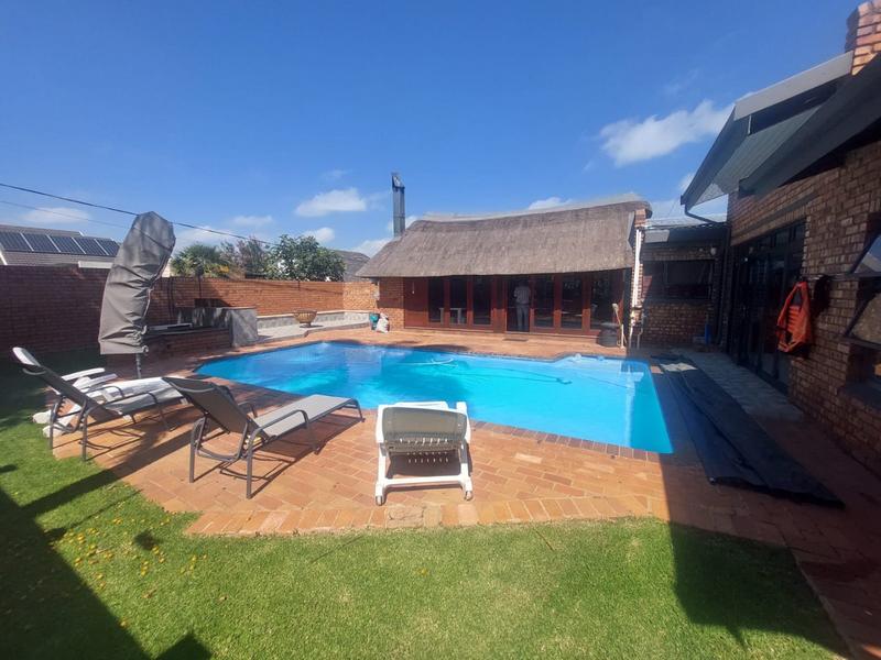 5 Bedroom Property for Sale in Greenhills Gauteng