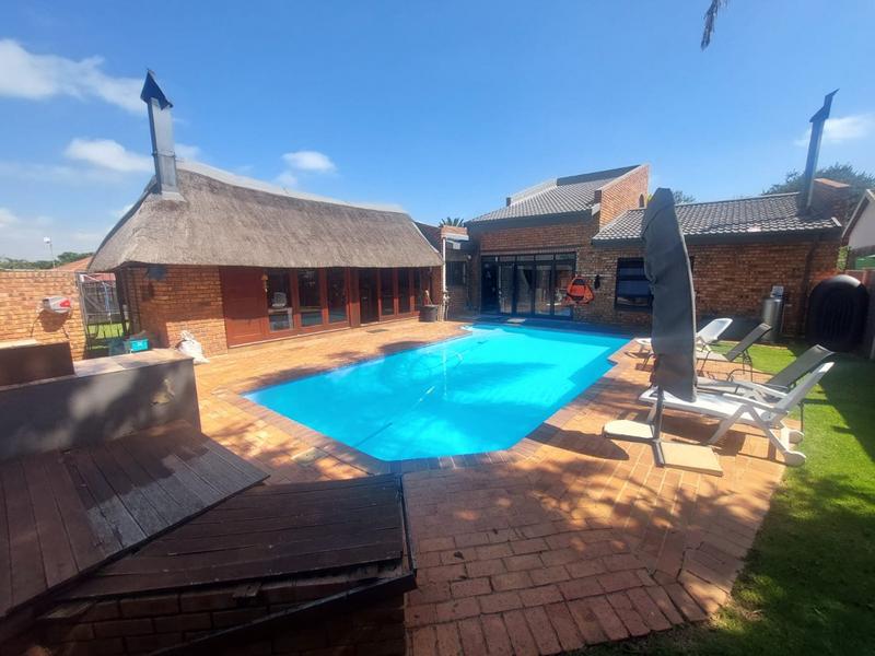 5 Bedroom Property for Sale in Greenhills Gauteng