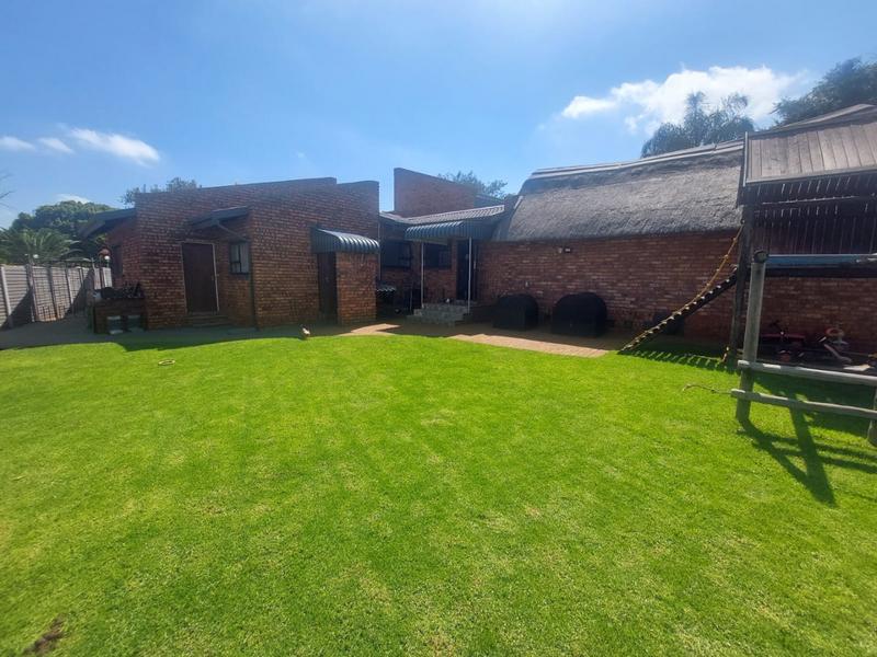 5 Bedroom Property for Sale in Greenhills Gauteng
