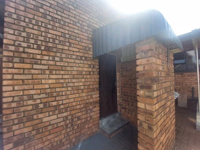 5 Bedroom Property for Sale in Greenhills Gauteng