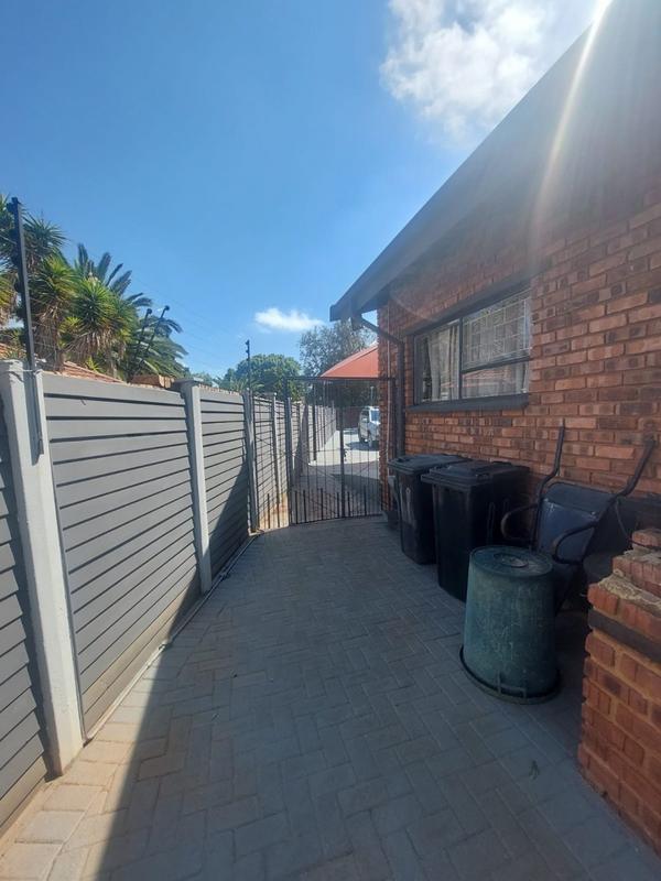 5 Bedroom Property for Sale in Greenhills Gauteng