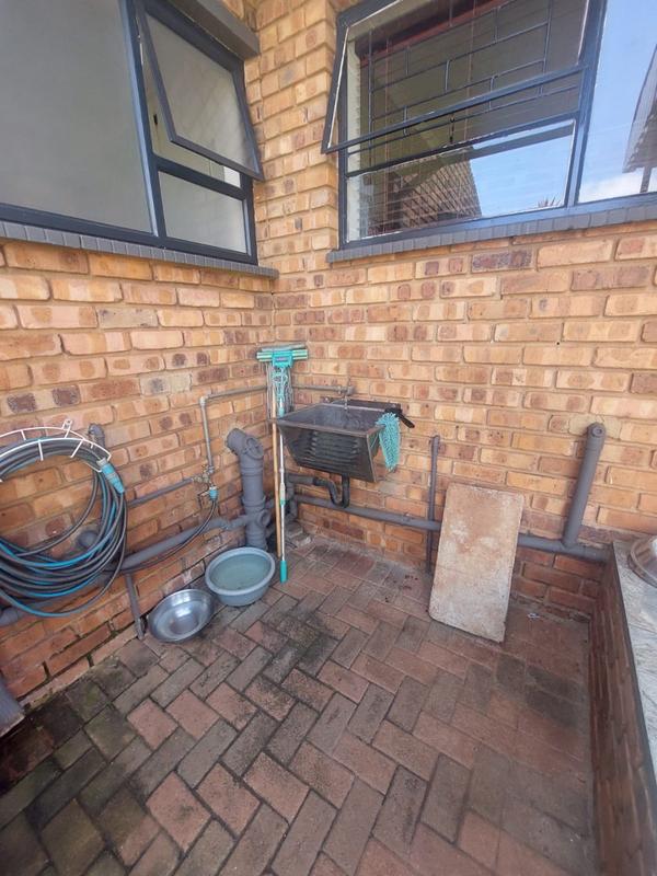 5 Bedroom Property for Sale in Greenhills Gauteng