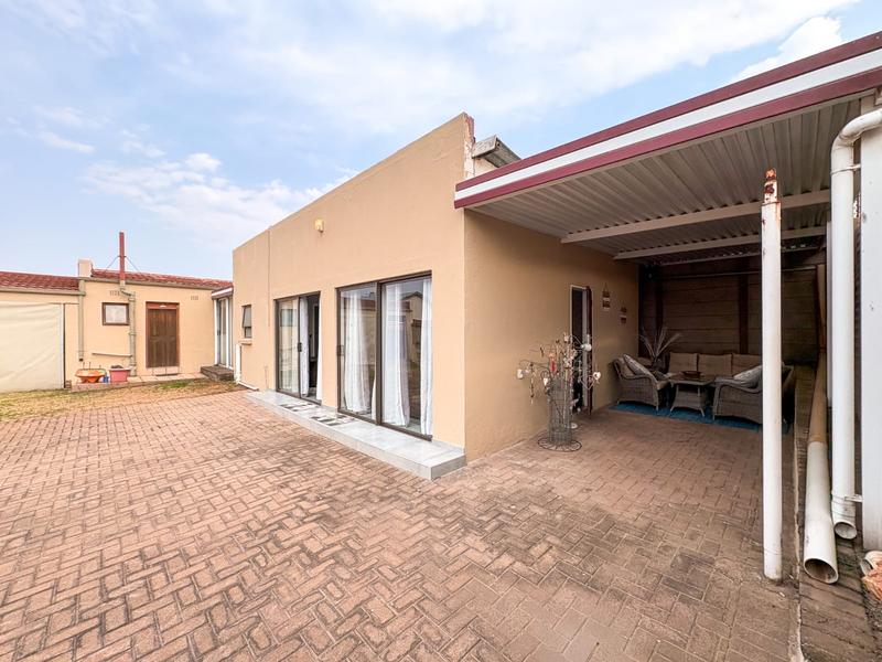 4 Bedroom Property for Sale in Wannenburghoogte Gauteng