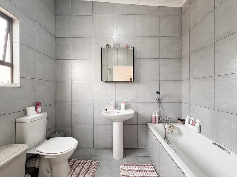 4 Bedroom Property for Sale in Wannenburghoogte Gauteng