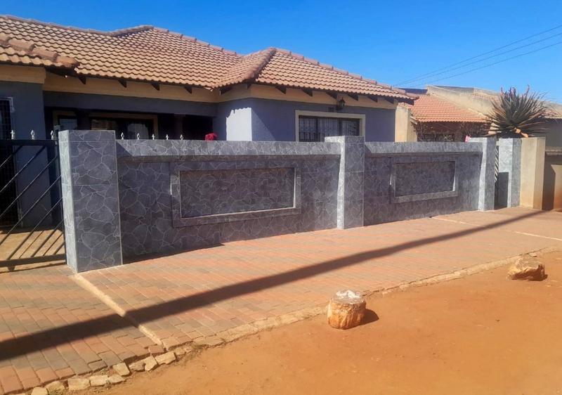 2 Bedroom Property for Sale in Zonkezizwe Gauteng