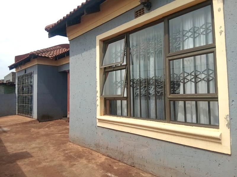 2 Bedroom Property for Sale in Zonkezizwe Gauteng