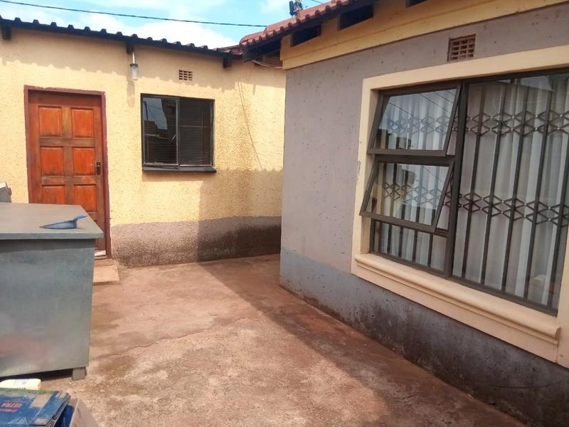 2 Bedroom Property for Sale in Zonkezizwe Gauteng