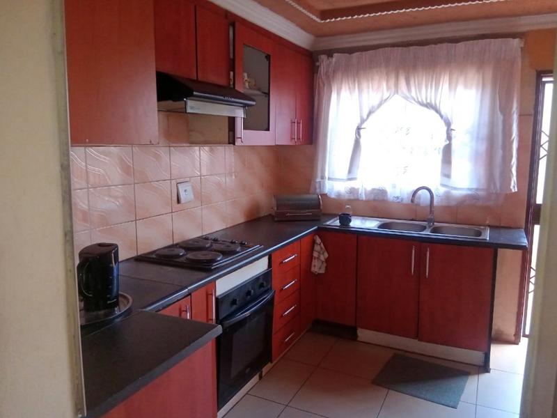 2 Bedroom Property for Sale in Zonkezizwe Gauteng