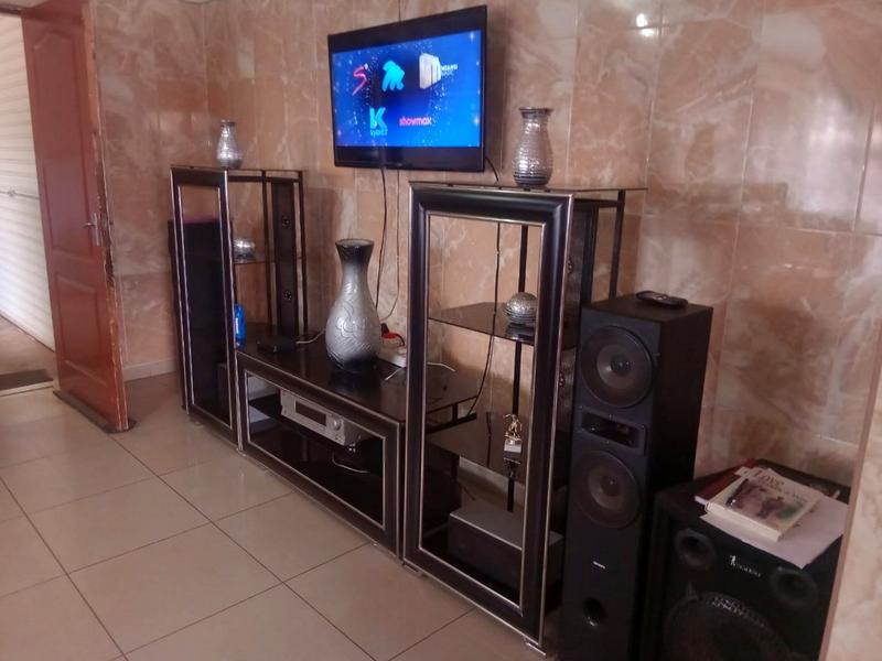 2 Bedroom Property for Sale in Zonkezizwe Gauteng