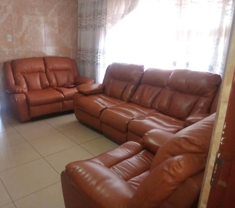 2 Bedroom Property for Sale in Zonkezizwe Gauteng