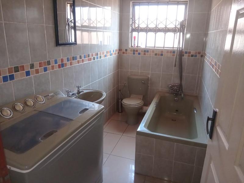 2 Bedroom Property for Sale in Zonkezizwe Gauteng