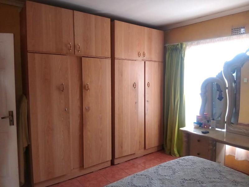 2 Bedroom Property for Sale in Zonkezizwe Gauteng