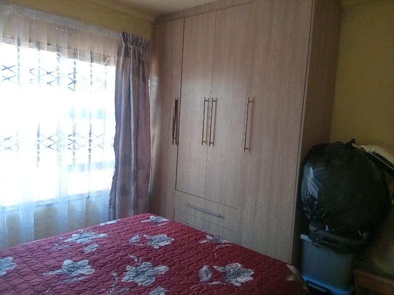 2 Bedroom Property for Sale in Zonkezizwe Gauteng
