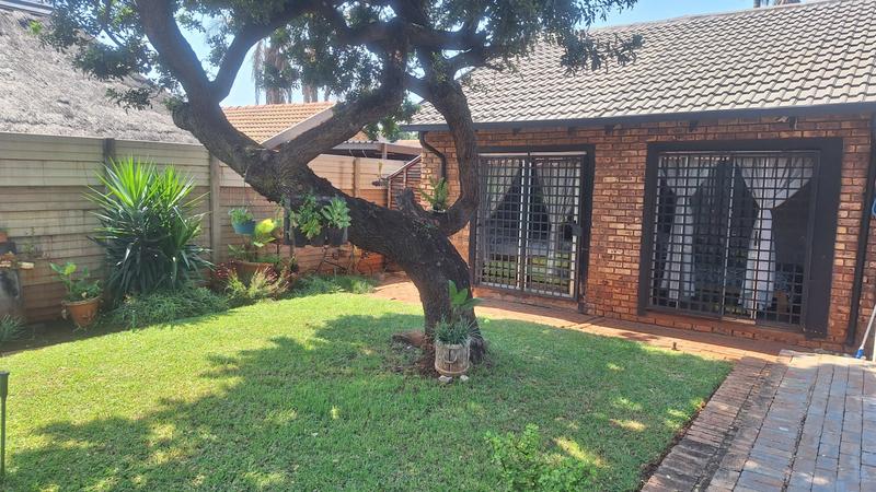 4 Bedroom Property for Sale in Hesteapark Gauteng