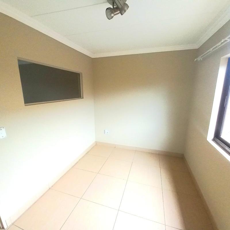 2 Bedroom Property for Sale in Andeon Gauteng