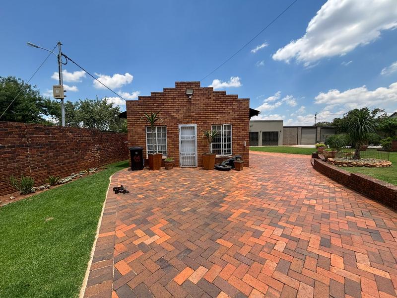 2 Bedroom Property for Sale in Florida Gauteng