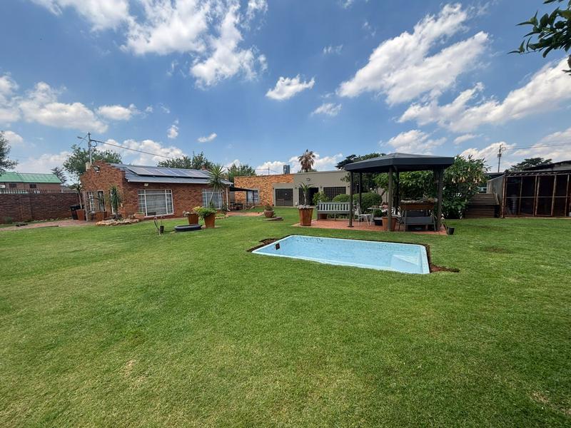 2 Bedroom Property for Sale in Florida Gauteng