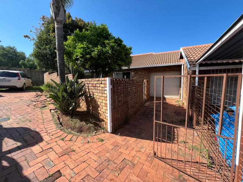 To Let 2 Bedroom Property for Rent in Norkem Park Gauteng