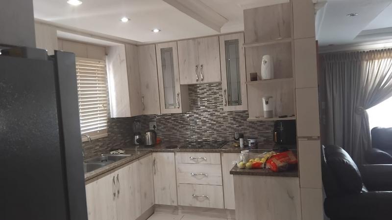 To Let 3 Bedroom Property for Rent in Palm Springs Gauteng