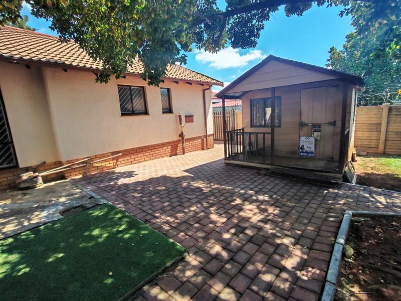 3 Bedroom Property for Sale in Heuweloord Gauteng