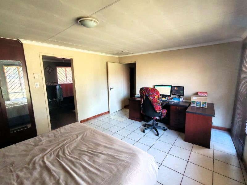 3 Bedroom Property for Sale in Heuweloord Gauteng