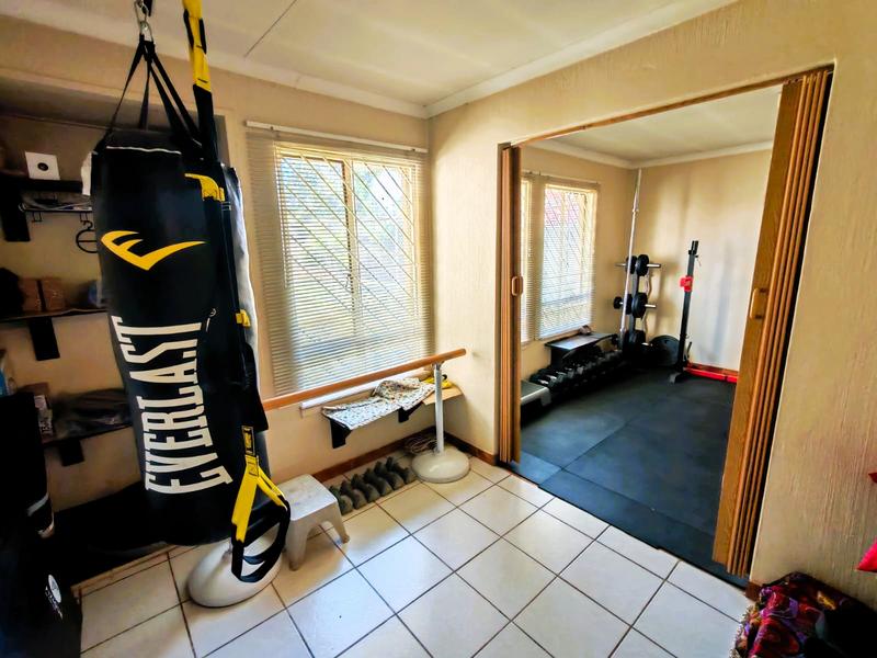 3 Bedroom Property for Sale in Heuweloord Gauteng