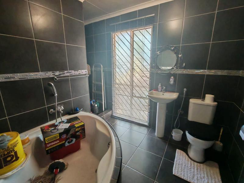 3 Bedroom Property for Sale in Heuweloord Gauteng