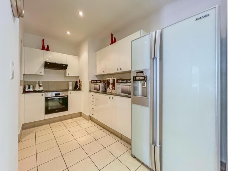 To Let 2 Bedroom Property for Rent in Sandhurst Gauteng
