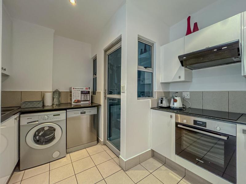 To Let 2 Bedroom Property for Rent in Sandhurst Gauteng