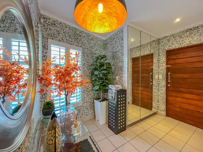 To Let 2 Bedroom Property for Rent in Sandhurst Gauteng