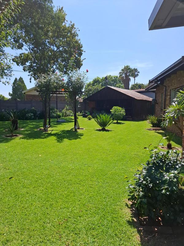 5 Bedroom Property for Sale in The Reeds Gauteng