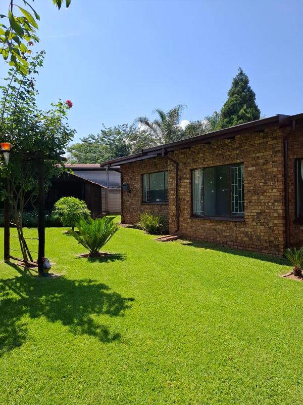 5 Bedroom Property for Sale in The Reeds Gauteng