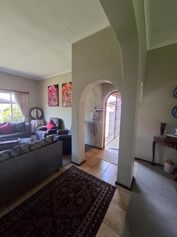 5 Bedroom Property for Sale in The Reeds Gauteng