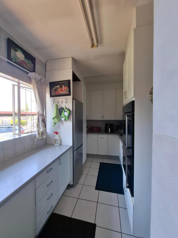 5 Bedroom Property for Sale in The Reeds Gauteng