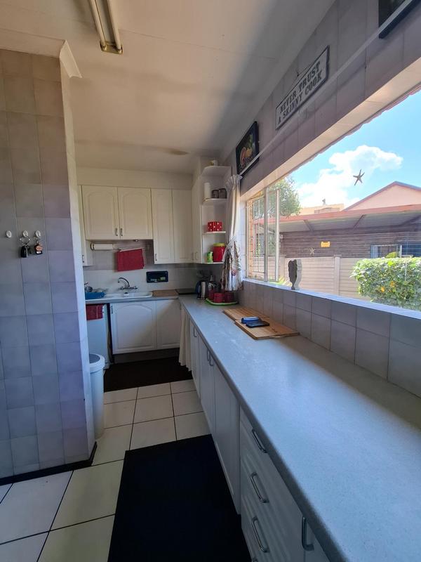 5 Bedroom Property for Sale in The Reeds Gauteng