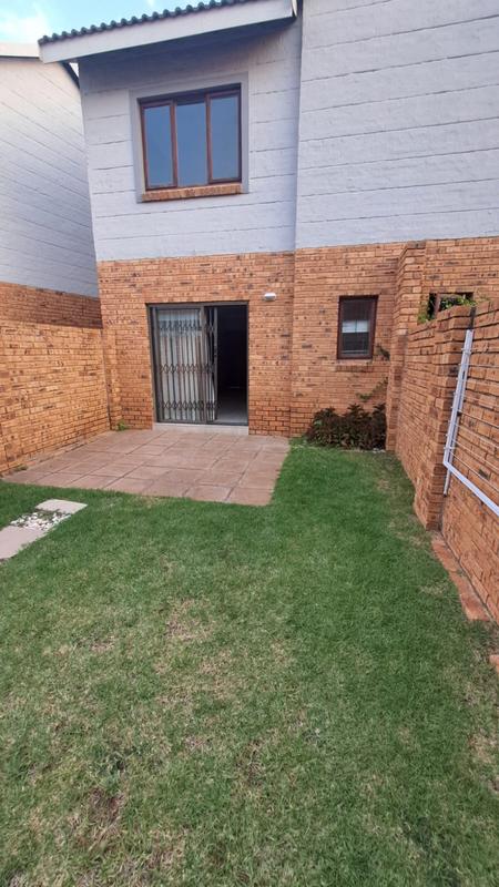 To Let 2 Bedroom Property for Rent in Noordwyk Gauteng