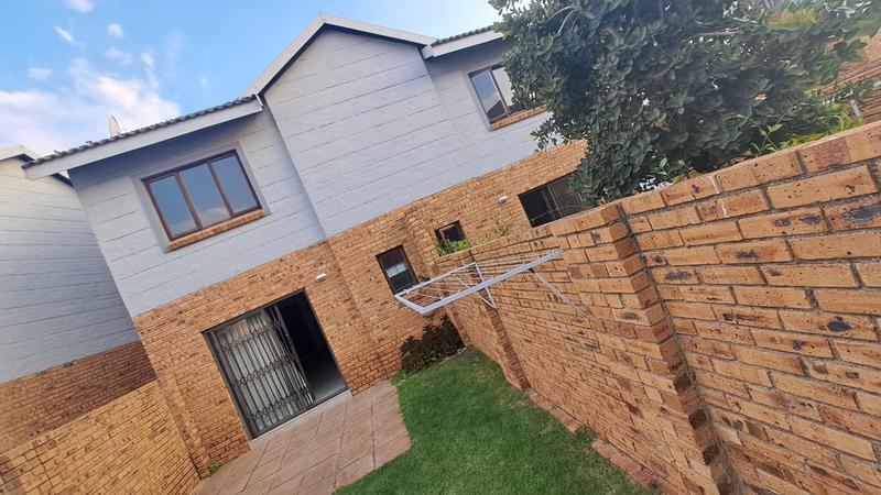 To Let 2 Bedroom Property for Rent in Noordwyk Gauteng