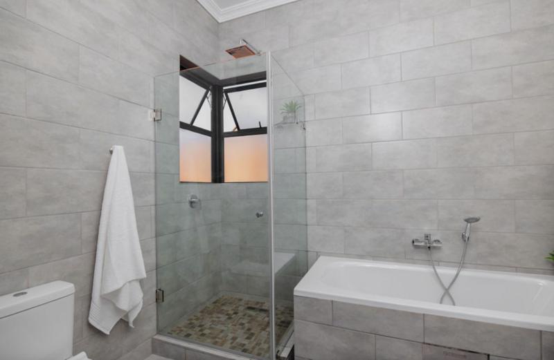 3 Bedroom Property for Sale in Bronberg Gauteng