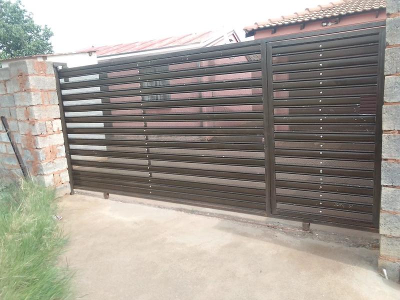 2 Bedroom Property for Sale in Palm Ridge Gauteng