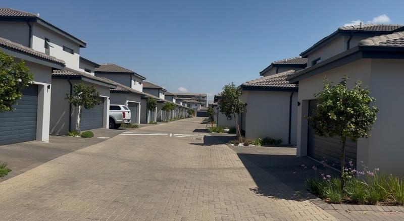 To Let 4 Bedroom Property for Rent in Wilgeheuwel Gauteng