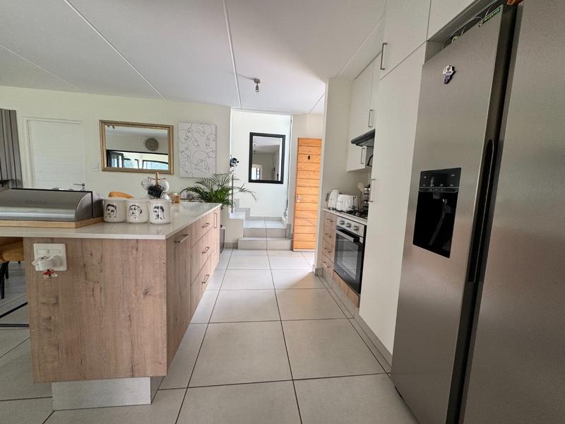 To Let 4 Bedroom Property for Rent in Wilgeheuwel Gauteng