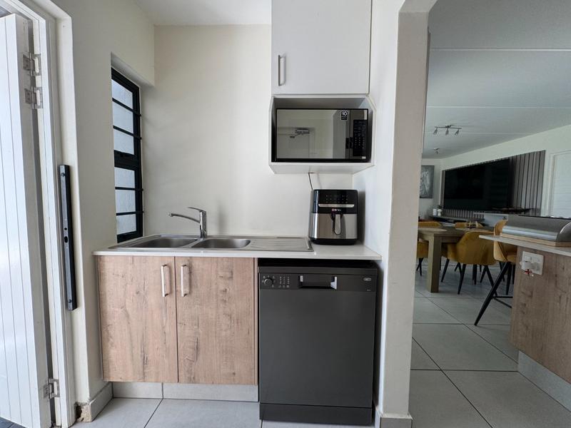 To Let 4 Bedroom Property for Rent in Wilgeheuwel Gauteng