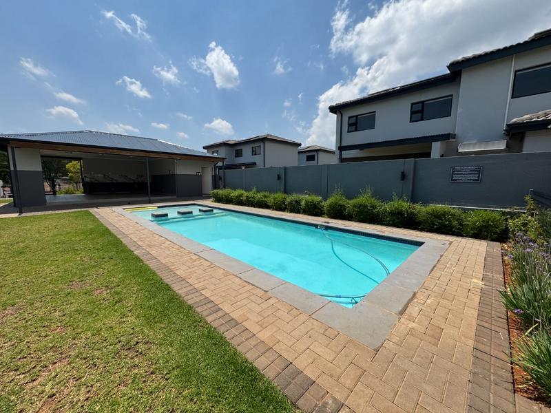 To Let 4 Bedroom Property for Rent in Wilgeheuwel Gauteng