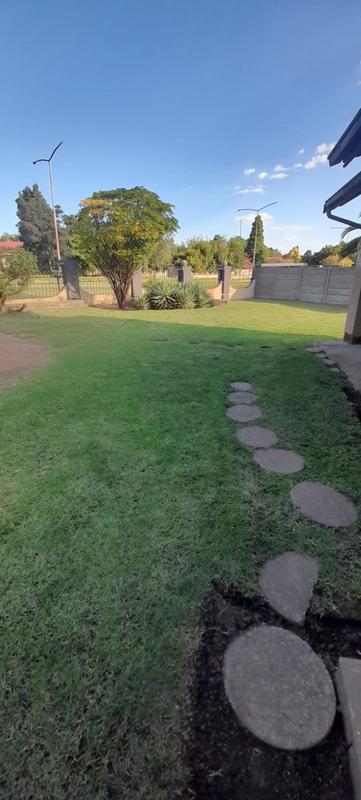 To Let 3 Bedroom Property for Rent in Birch Acres Gauteng