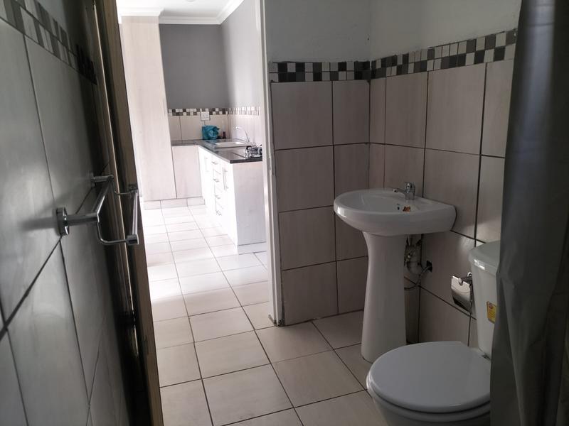 To Let 1 Bedroom Property for Rent in Birchleigh North Gauteng