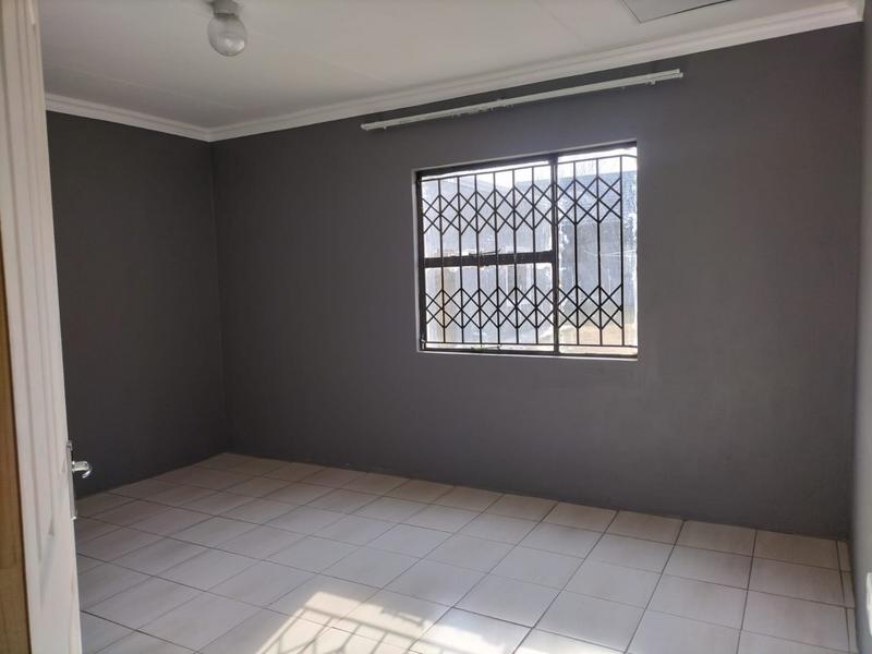 To Let 1 Bedroom Property for Rent in Birchleigh North Gauteng