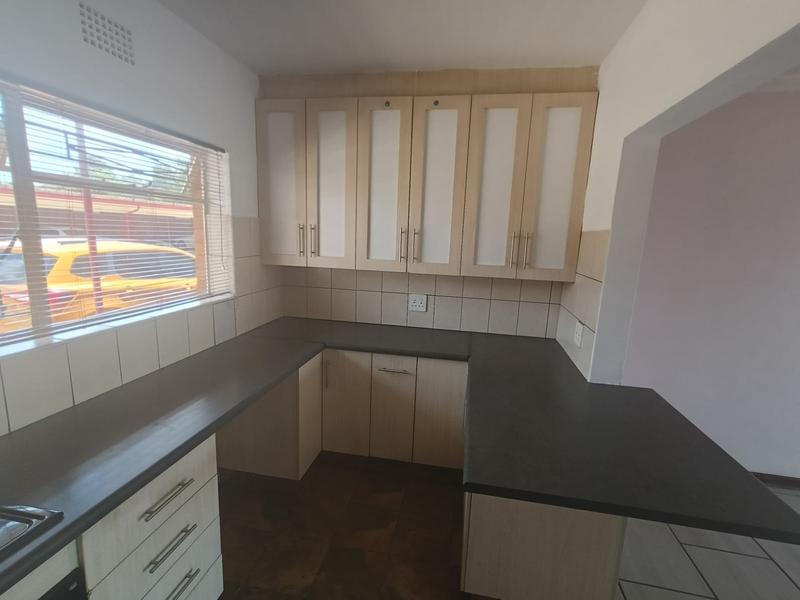 To Let 1 Bedroom Property for Rent in Strubenvale Gauteng