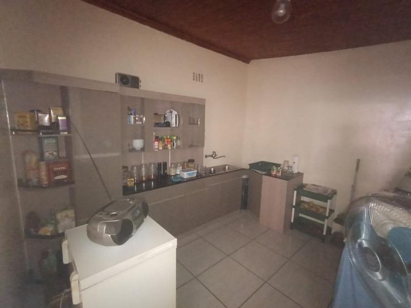 To Let 2 Bedroom Property for Rent in Strubenvale Gauteng